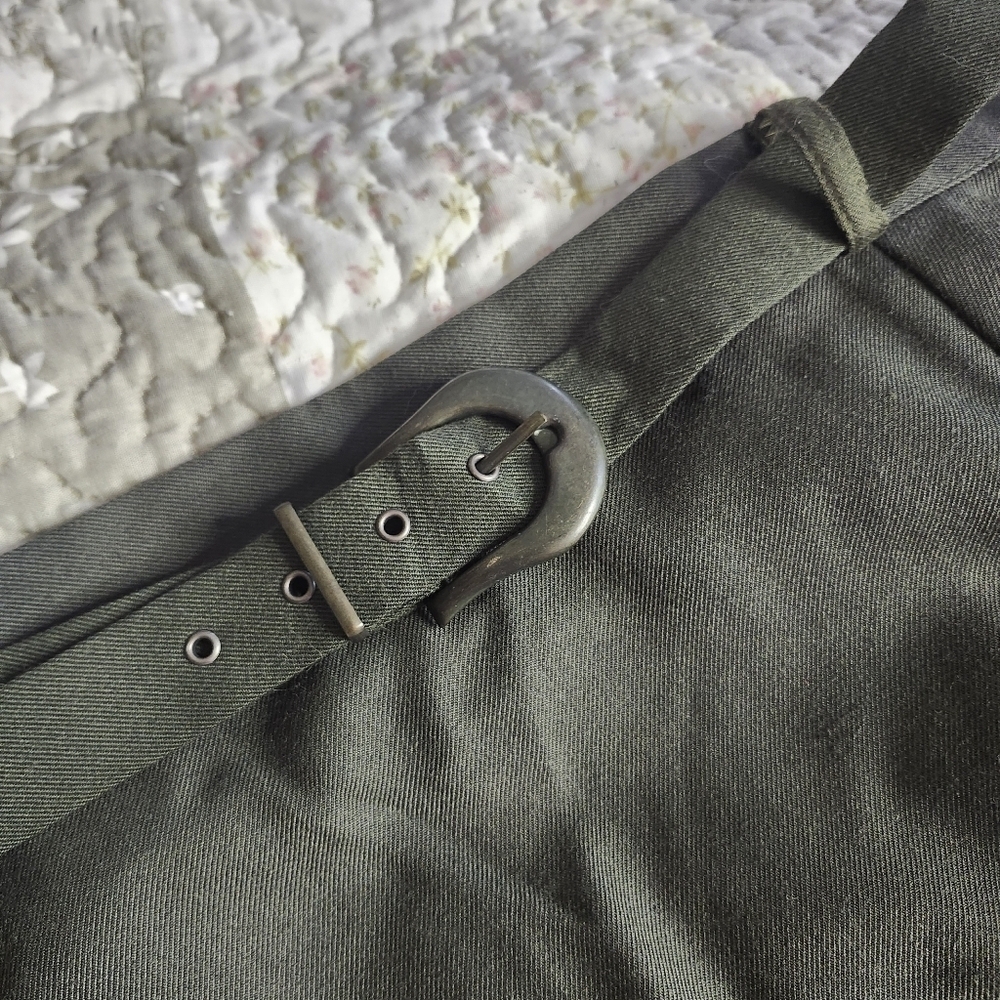 VINTAGE KHAKI GREEN SKIRT Waist flat 20.5" to 22.5" max stretch